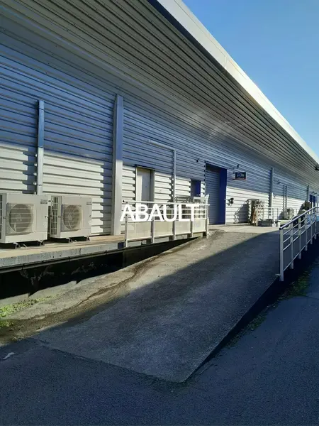 A LOUER LOCAL D'ACTIVITES TOULOUSE LARRIEU D'ENVIRON 390 M² 