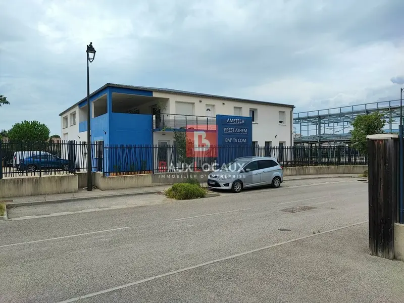 Vente Local Activités 448 m² Charleval