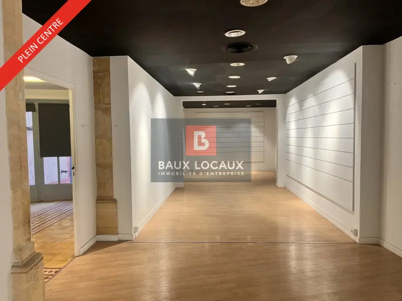 LOCAL COMMERCIAL D'ENVIRON 115 m² RUE PIETONNE