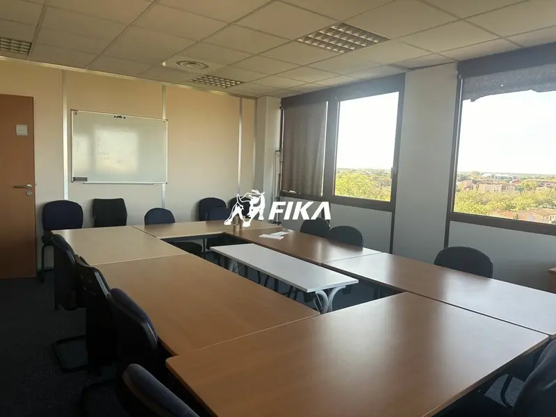 A LOUER BUREAUX 228  m² - (31100) Toulouse Basso Cambo 