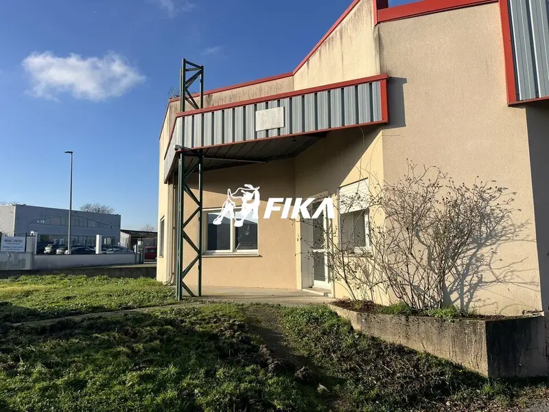 A VENDRE LOCAL D'ACTIVITÉ 485 m² - (33640) BEAUTIRAN