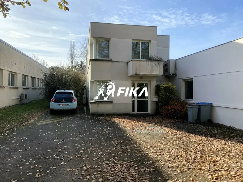 A LOUER BUREAUX 116 m² (31670) LABEGE