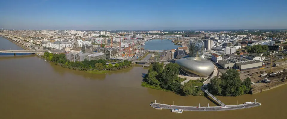 A LOUER LOCAL COMMERCIAL - COURS SAINT LOUIS