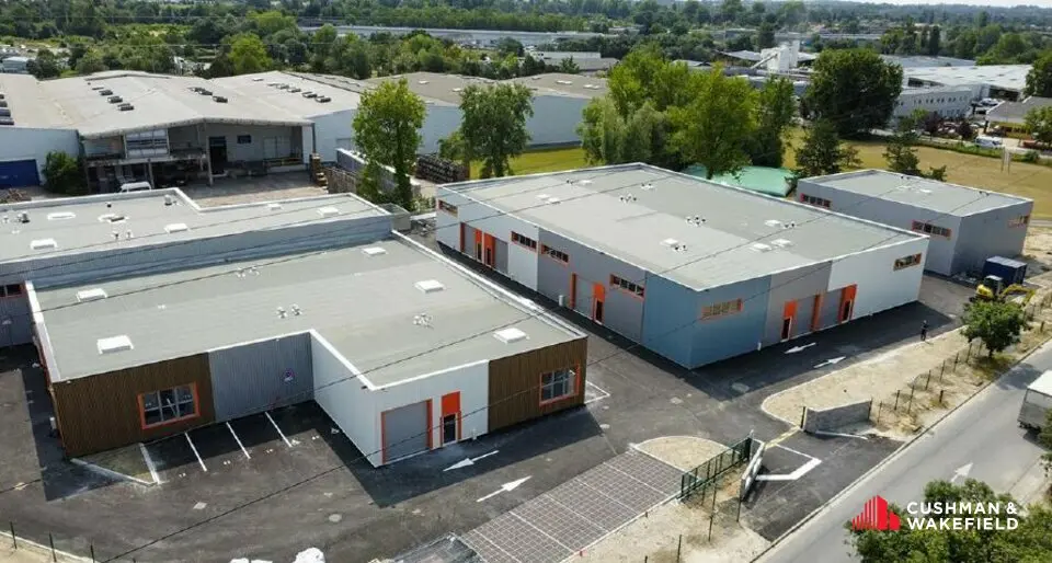 Cellule d'activités à vendre à Carbon Blanc, proche A10