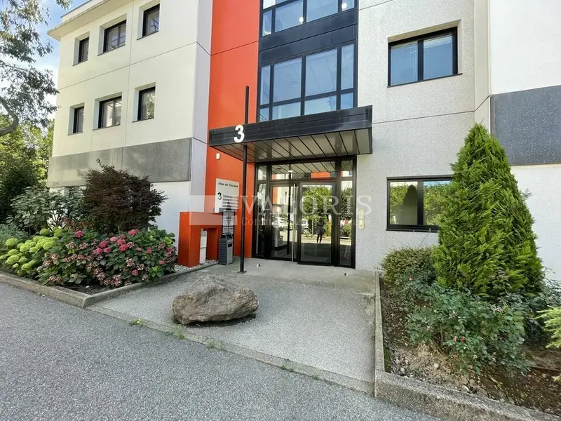 A louer Bureaux 1133.78m² Saint-Priest