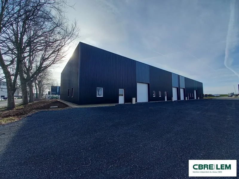 A LOUER OU A VENDRE - LOCAL NEUF + PARKING.