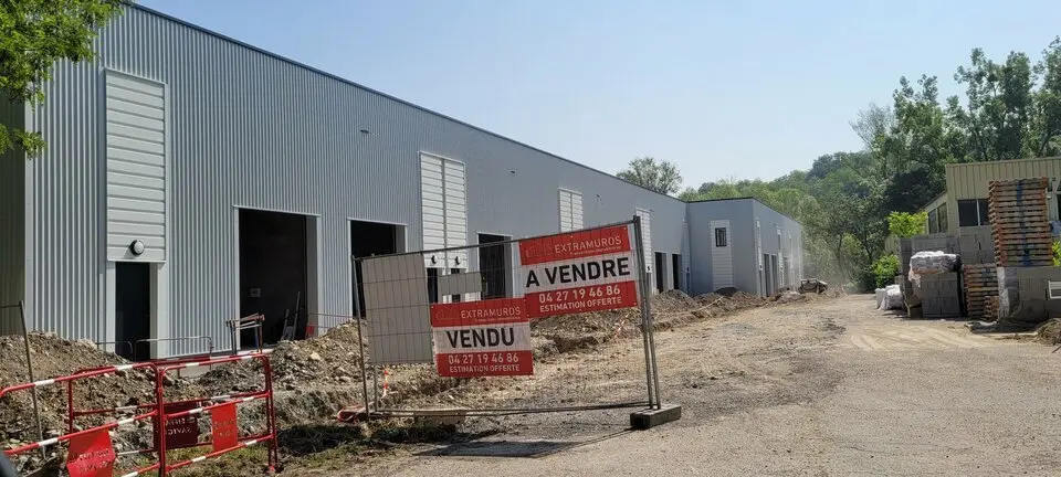 Local d'activité de 112 à 193 m² proche A89 St Germain - L'Arbresle