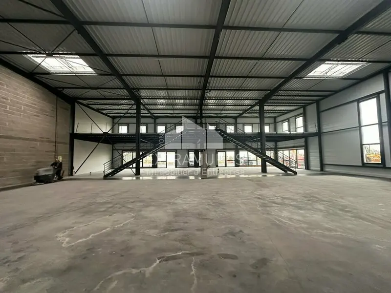 VENTE : Local d'activités de 322m² Villefranche-sur-Saône  