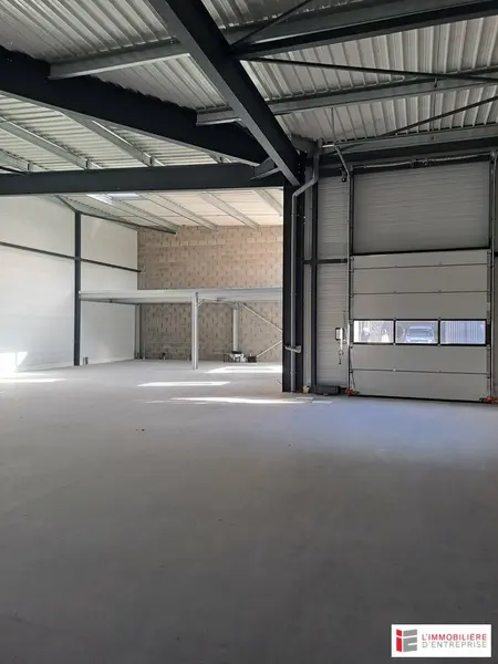 LOCATION  LOCAL D'ACTIVITÉS / ENTREPÔT  387 m²  VERN-SUR-SEICHE