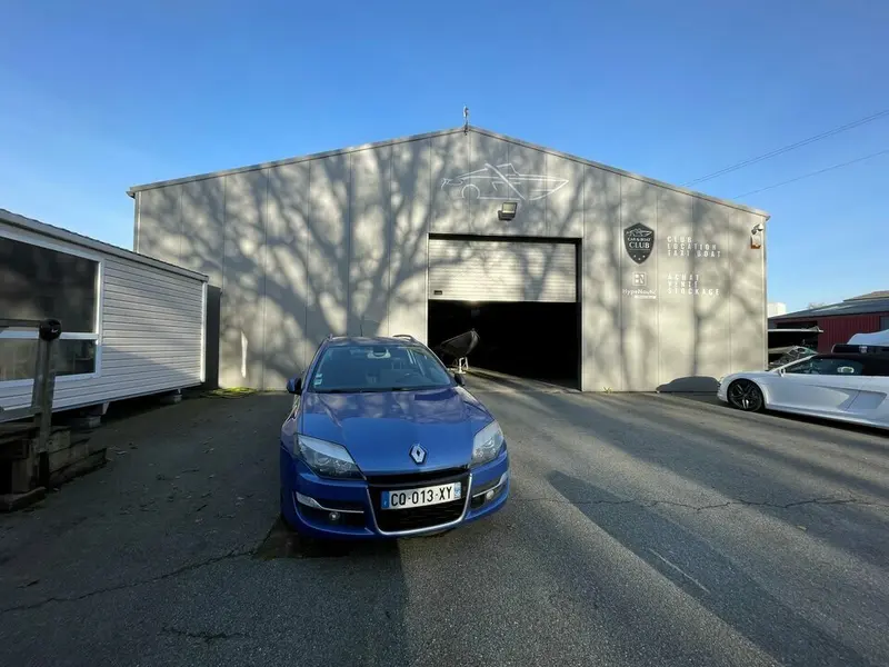 A LOUER - BATIMENT INDUSTRIEL - ST AVE