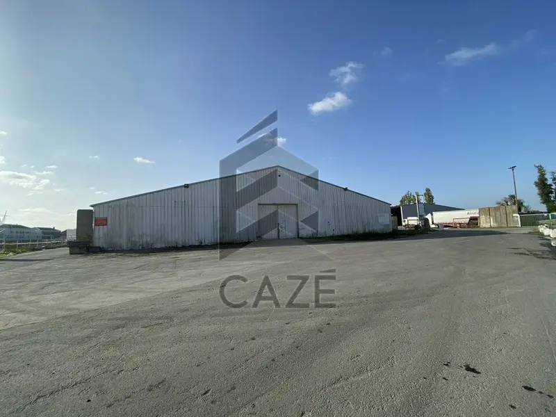 LOCAUX D'ACTIVITES A LOUER - BASSENS