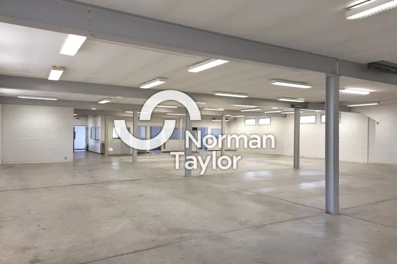 Local d'activité de 750 m² à louer  Béziers