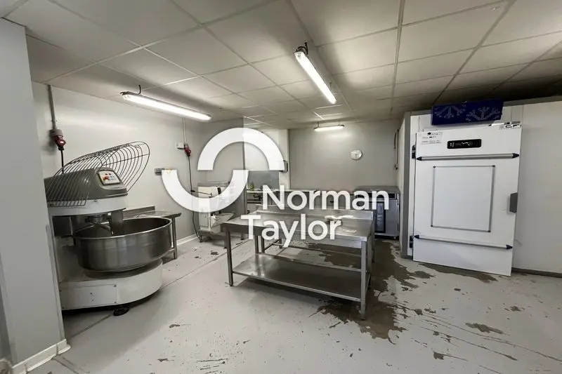 A louer Locaux d'activité 90m² Fabrègues