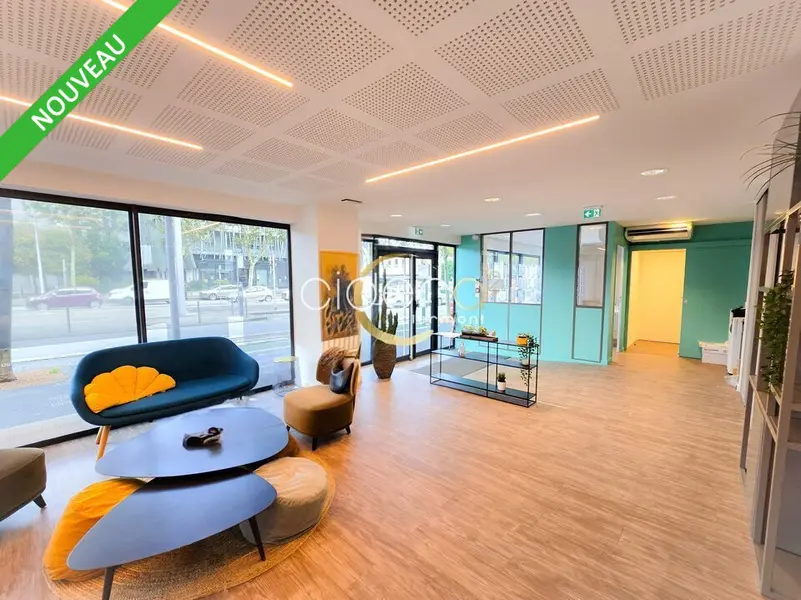 SOUS-LOCATION BUREAU AVEC VITRINE REPUBLIQUE