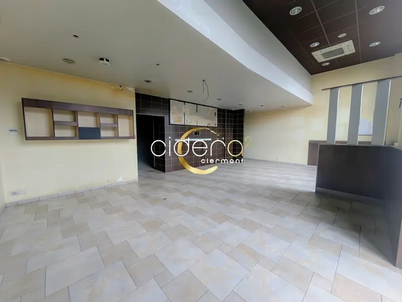 À louer  Local commercial ~148m² avec fort potentiel  Secteur Brézet