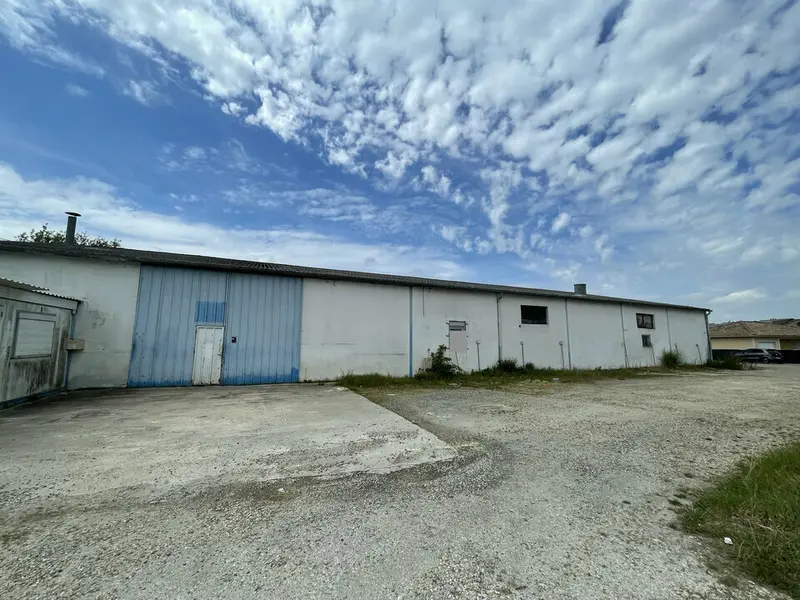 À louer  Local d'activité de 800 m²  Ambarès-et-Lagrave (33440)