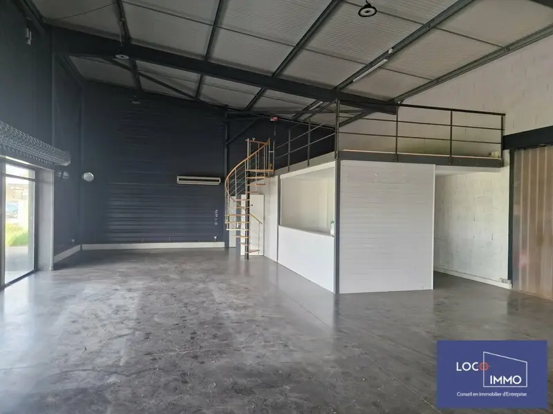 A louer Local commercial  557m² Saint-Pardoux-du-Breuil