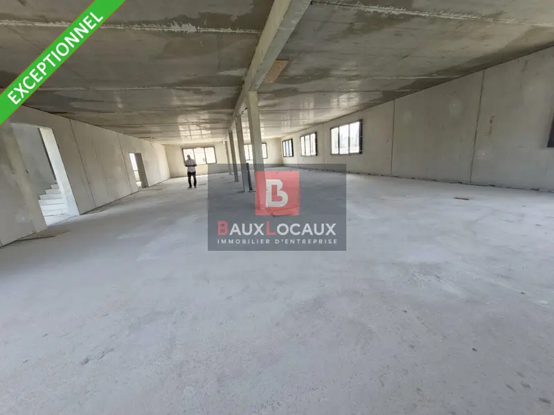 A LA LOCATION PROGRAMME NEUF 2 PLATEAUX DE 600M2 DIVISIBLE SUR AUBAGNE