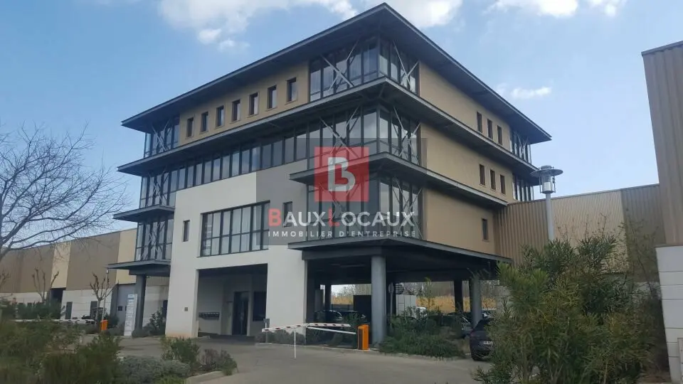 BUREAU D'ENVIRON 64 M² AU R+2 D'UN BATIMENT RECENT AVEC PARKING 