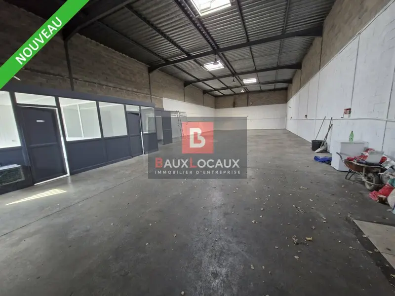 A LOUER  364m2 LOCAL D ACTIVITE EN ZI ROGNAC NORD