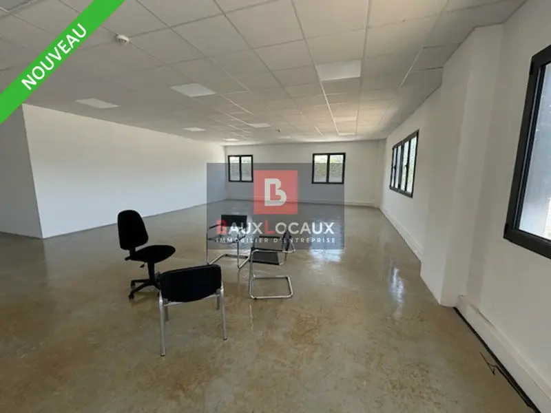 À LOUER  BUREAUX 65 m² (extensibles à 170 m²)  AVIGNON ZFU