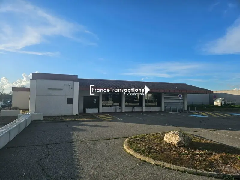 A LOUER LOCAL COMMERCIAL 1 040 m² LA SALVETAT SAINT GILLES