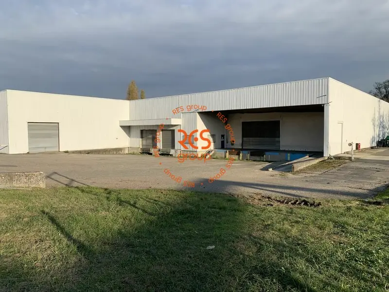 LOCAL D'ACTIVITE PROCHE AUTOROUTE 