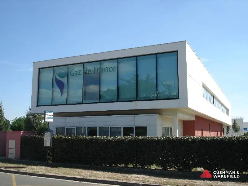 Bureaux rénovés à la location de 482 m²