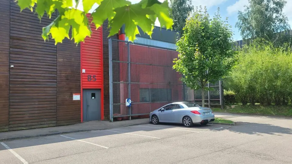 LOCAL D'ACTIVITES RECENT A LOUER.