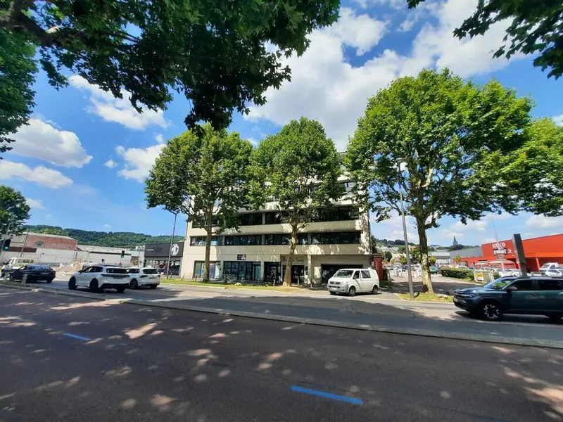 AXE TRES PASSANT - BUREAUX + PARKINGS.