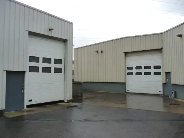 PROCHE DU ROND POINT DES VACHES.