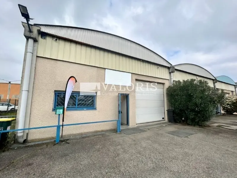 A vendre Locaux d'activité 410m² Saint-Priest