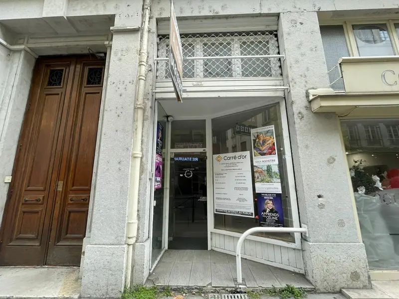 A louer Local commercial  47.2m² Lyon 06