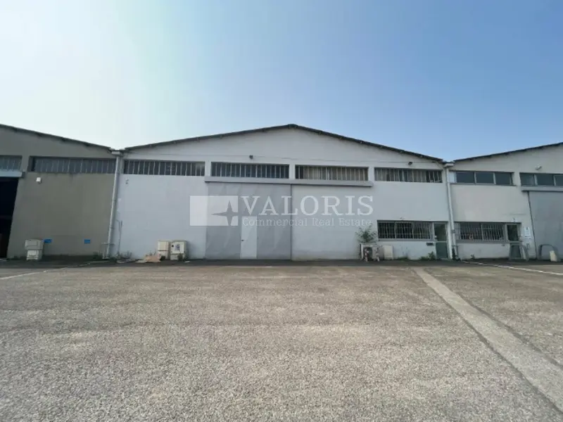 A louer Locaux d'activité 1000m² Décines-Charpieu