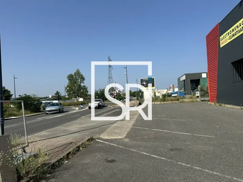 A louer Local commercial  357.7m² Cusset