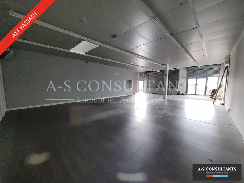 A louer Local commercial  220m² Colombier-le-Cardinal