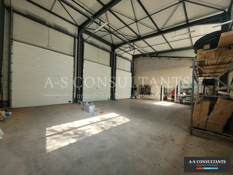 A louer Locaux d'activité 675m² Domarin