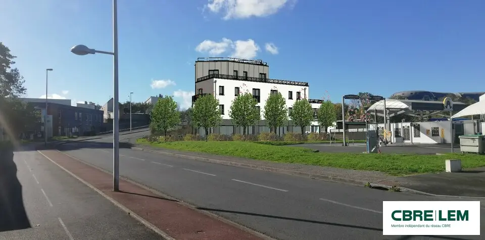 LOCAUX COMMERCIAUX NEUFS A L'EST DE CAEN.