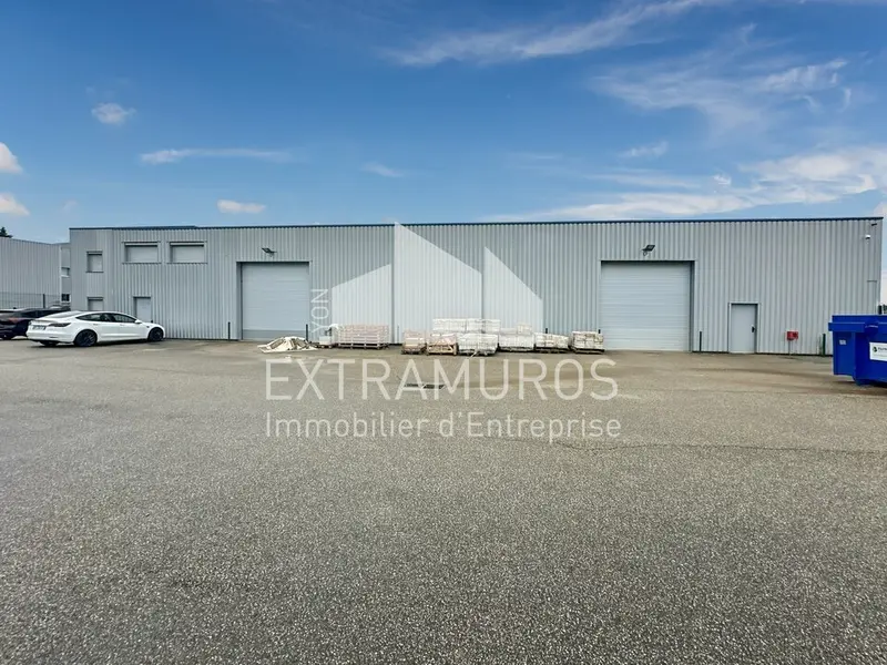 Local d'activité avec stockage extérieur ouest Lyonnais 