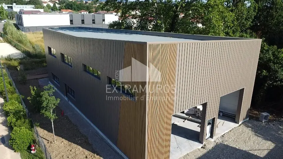 Local d'activités neuf indépendant 