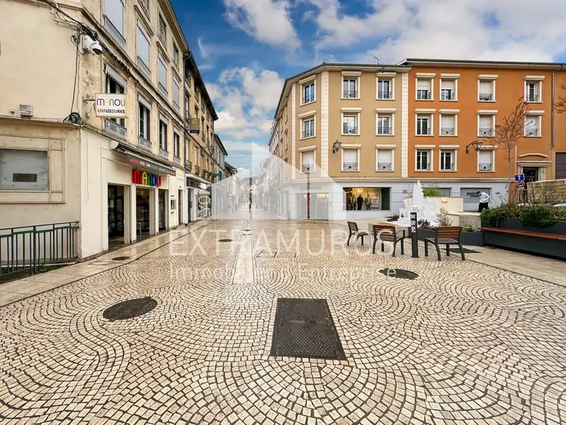 A vendre Local commercial  397.31m² Bourgoin-Jallieu