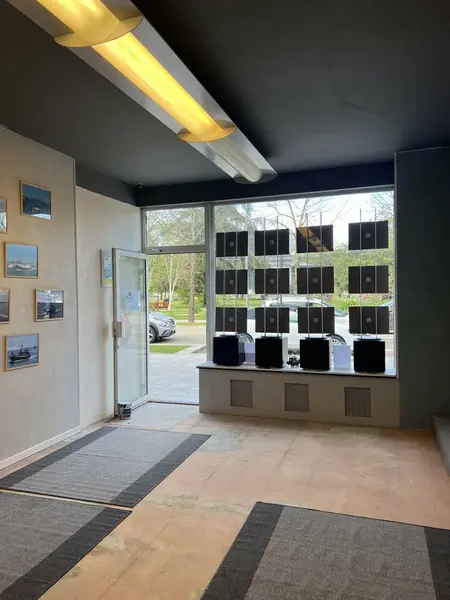 local avec vitrine 3 ml axe passant centre de Bayonne