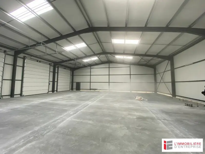 COMBOURG - LOCAL D'ACTIVITE A LOUER - 250 m²