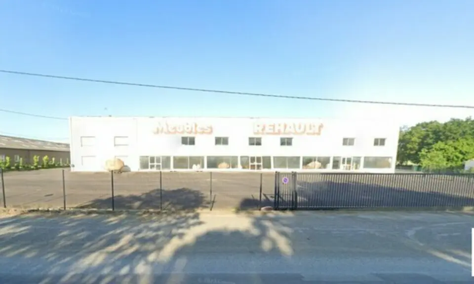 A VENDRE FONCIER DE 6670 M², accès RN137