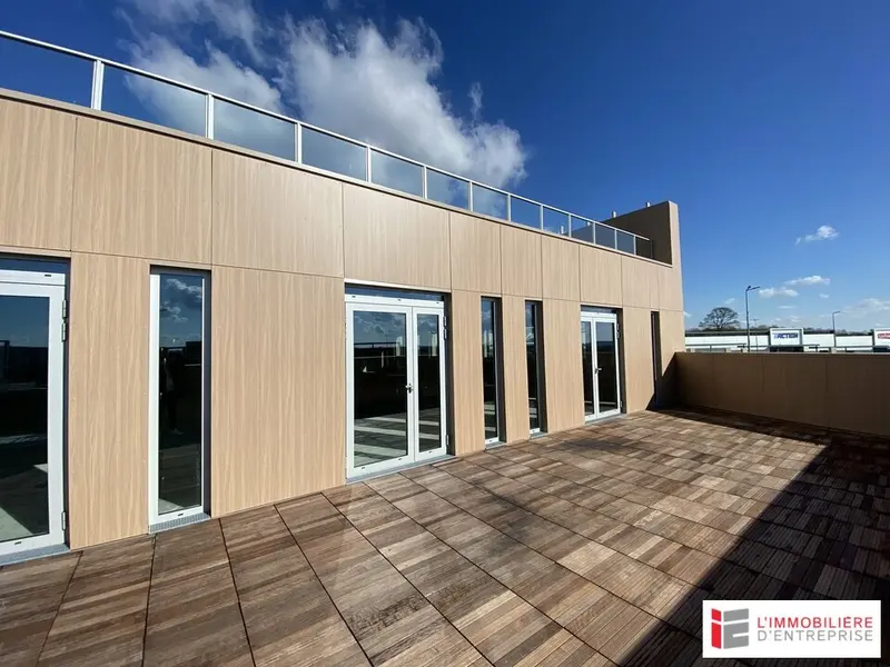 LOCATION  BUREAUX  135 M²  CHÂTEAUGIRON (CENTRE COMMERCIAL UNIVER)