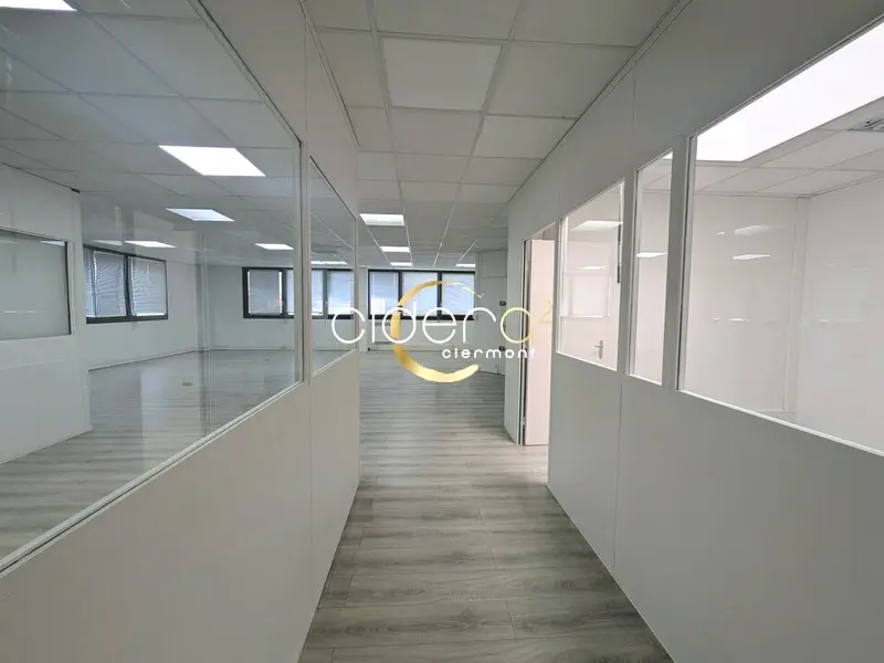 A louer bureaux + zone de stockage 160m² La Pardieu Clermont-Ferrand