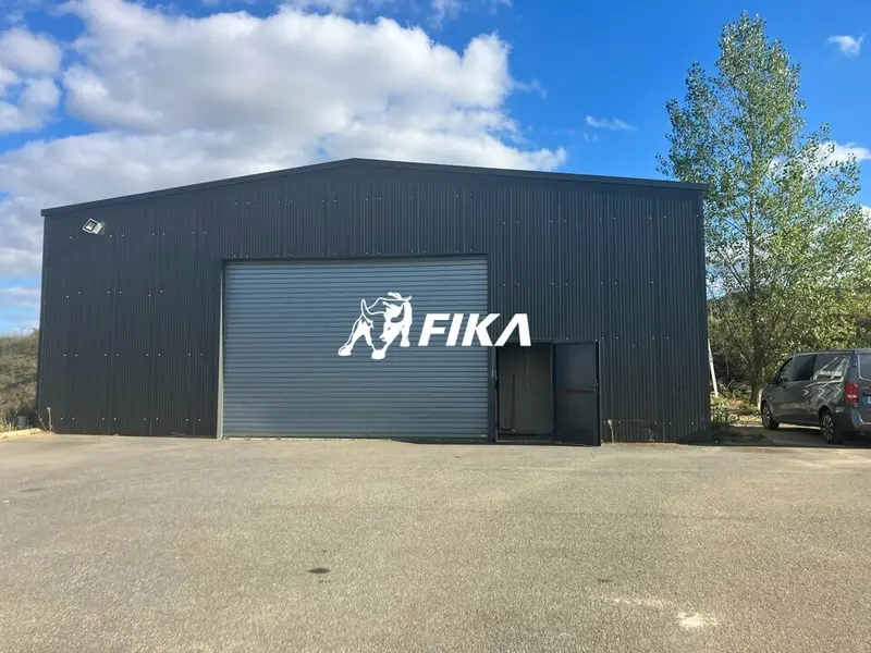 A LOUER LOCAL D'ACTIVITE 210 m² - (32600) L'ISLE JOURDAIN