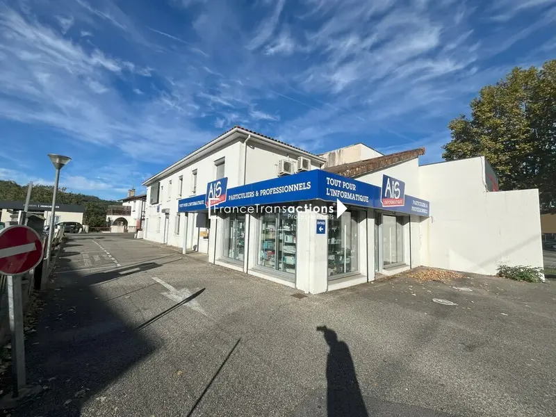  A LOUER LOCAL COMMERCIAL 250 m² AXE PRINCIPAL MIREPOIX