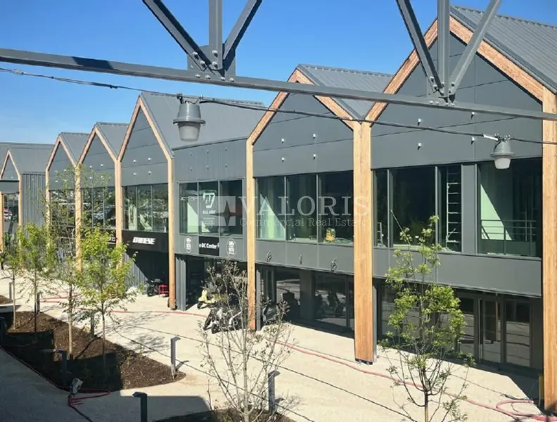 A louer Local commercial  733.75m² Vénissieux