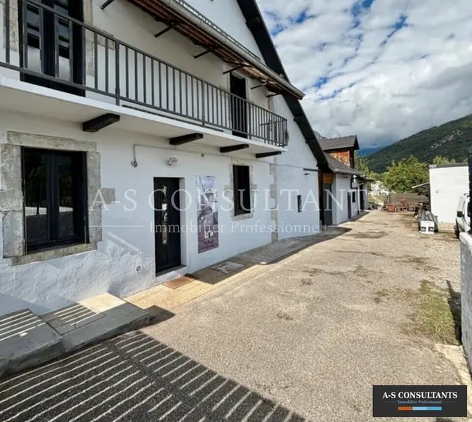 A louer Locaux d'activité 350m² La Ravoire